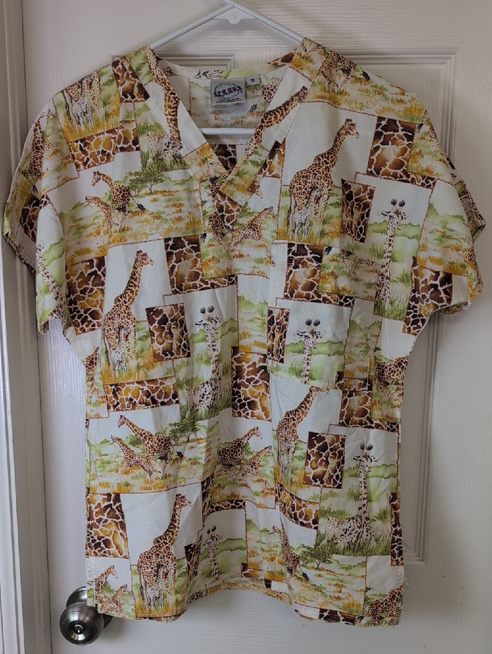 Scrubs Cotton Women’s Short-Sleeve V-Neck Tee in Giraffe Print - White/Brown